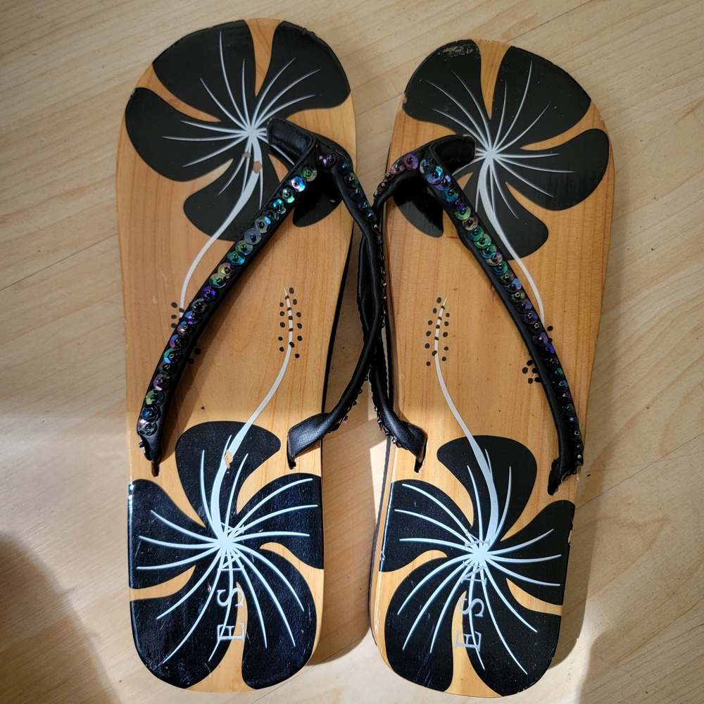 Vintage ESNY Y2K Lacquer Wood Hawaiian Hand Painted Floral Sandals Sequins Est 7